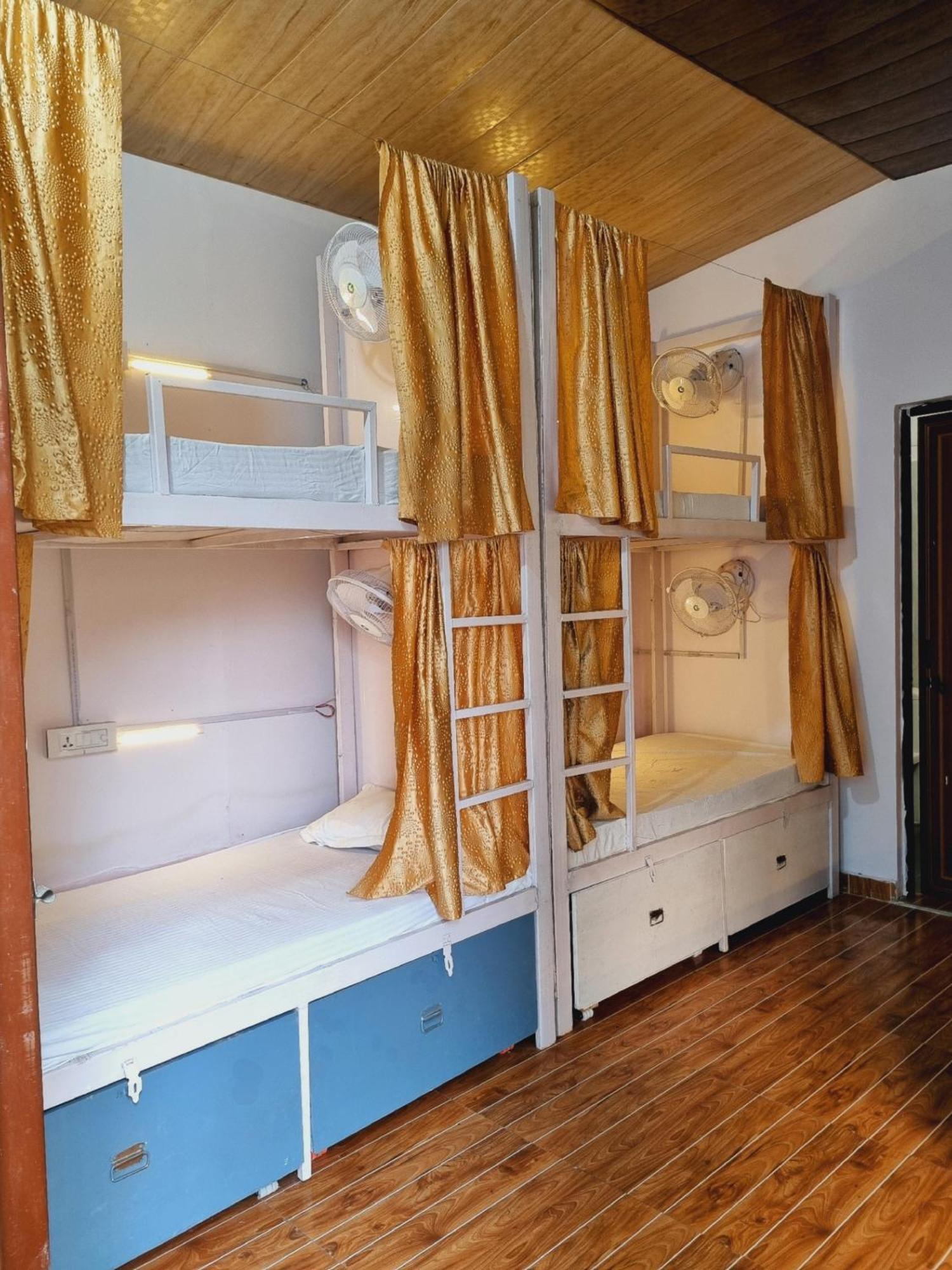 Landlopers Hostel Rishikesh Ngoại thất bức ảnh