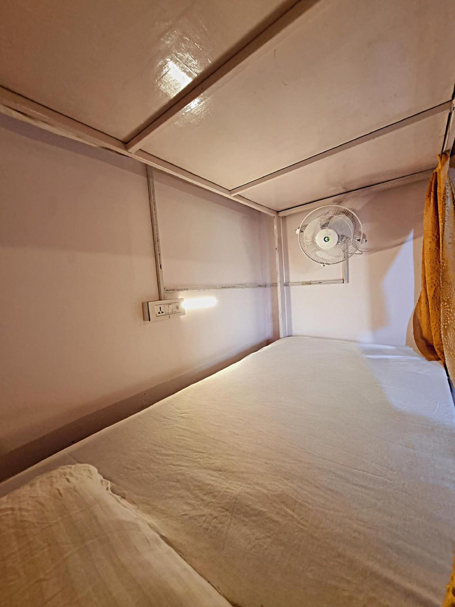 Landlopers Hostel Rishikesh Ngoại thất bức ảnh
