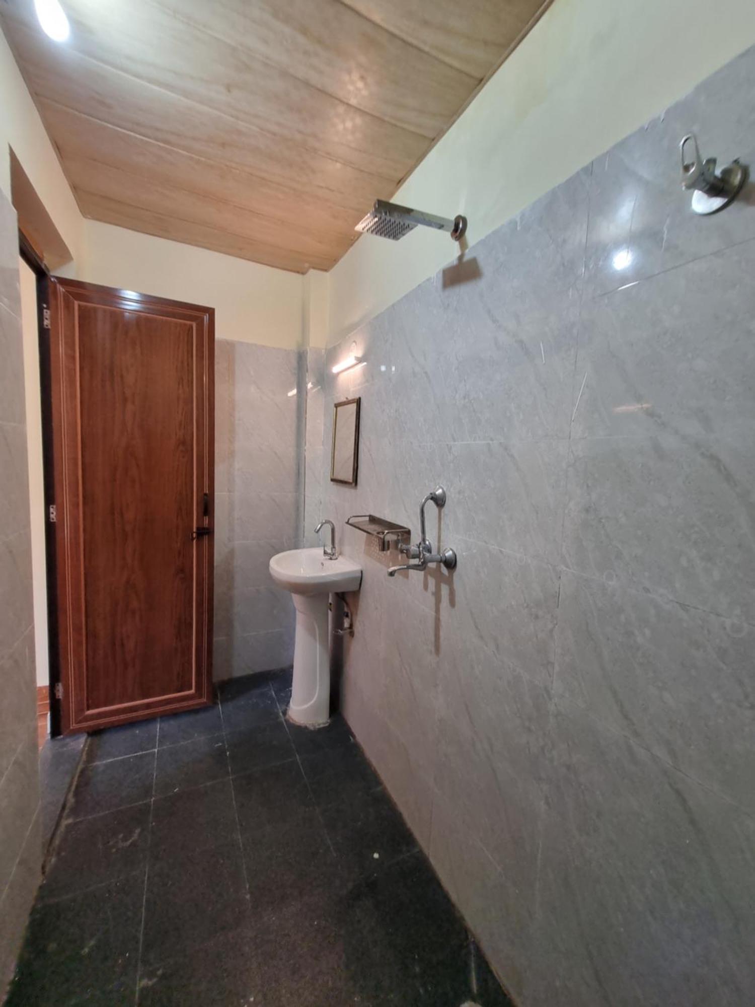 Landlopers Hostel Rishikesh Ngoại thất bức ảnh