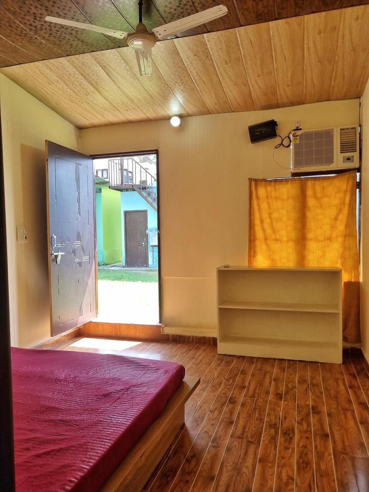 Landlopers Hostel Rishikesh Ngoại thất bức ảnh