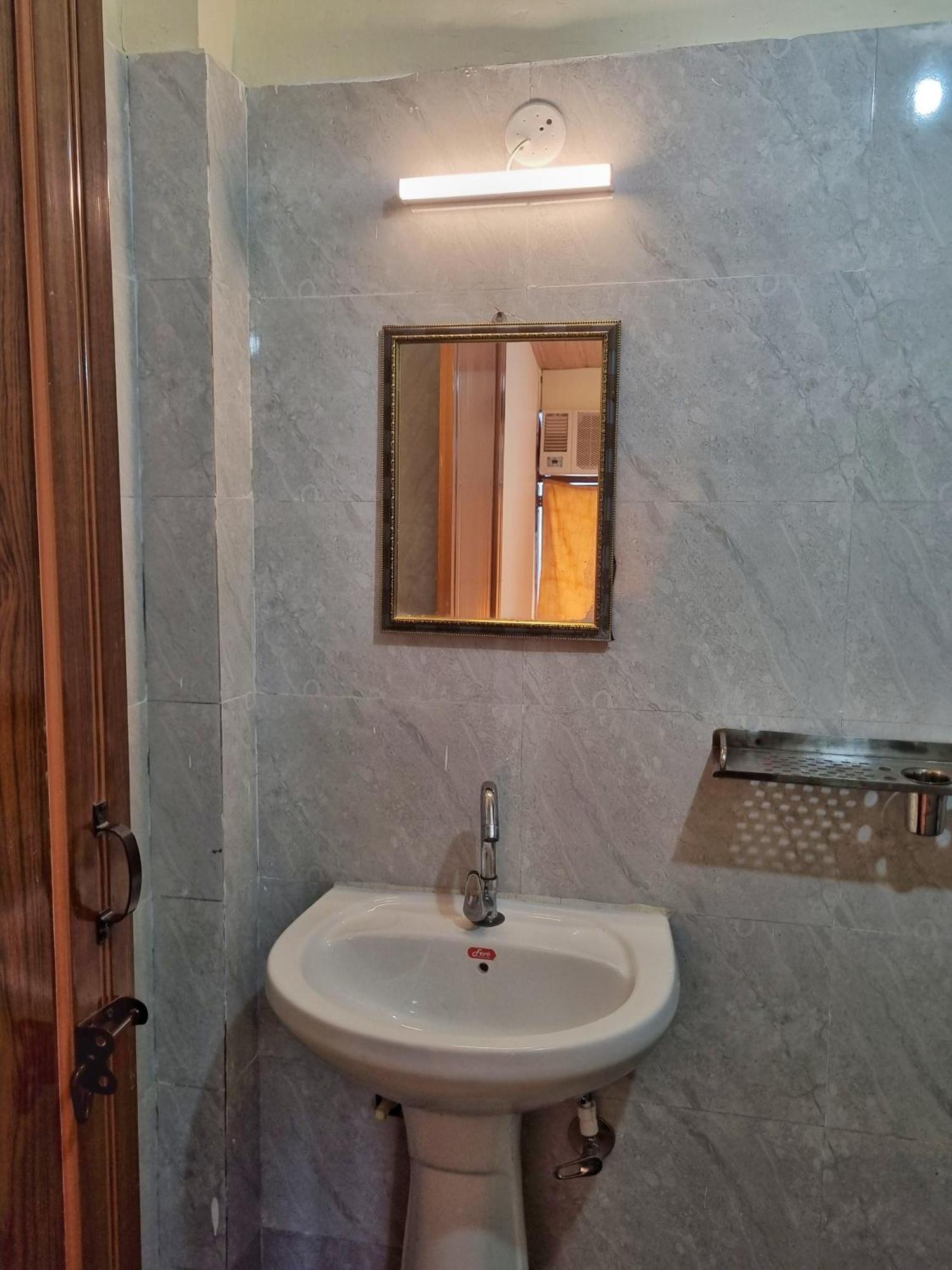 Landlopers Hostel Rishikesh Ngoại thất bức ảnh