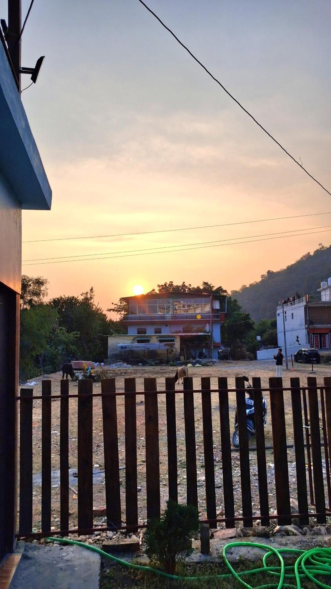 Landlopers Hostel Rishikesh Ngoại thất bức ảnh