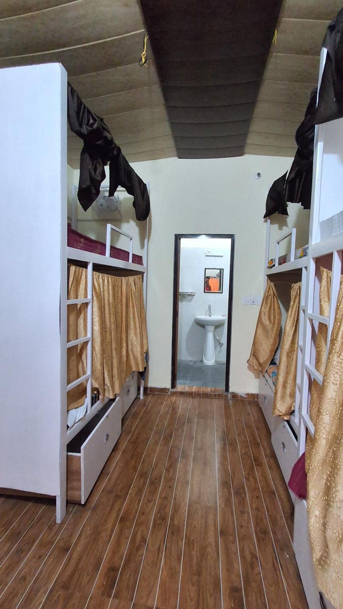Landlopers Hostel Rishikesh Ngoại thất bức ảnh