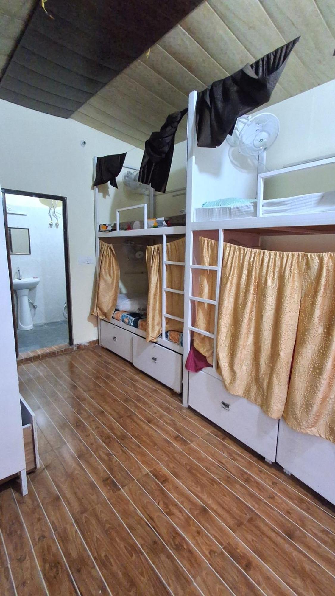 Landlopers Hostel Rishikesh Ngoại thất bức ảnh