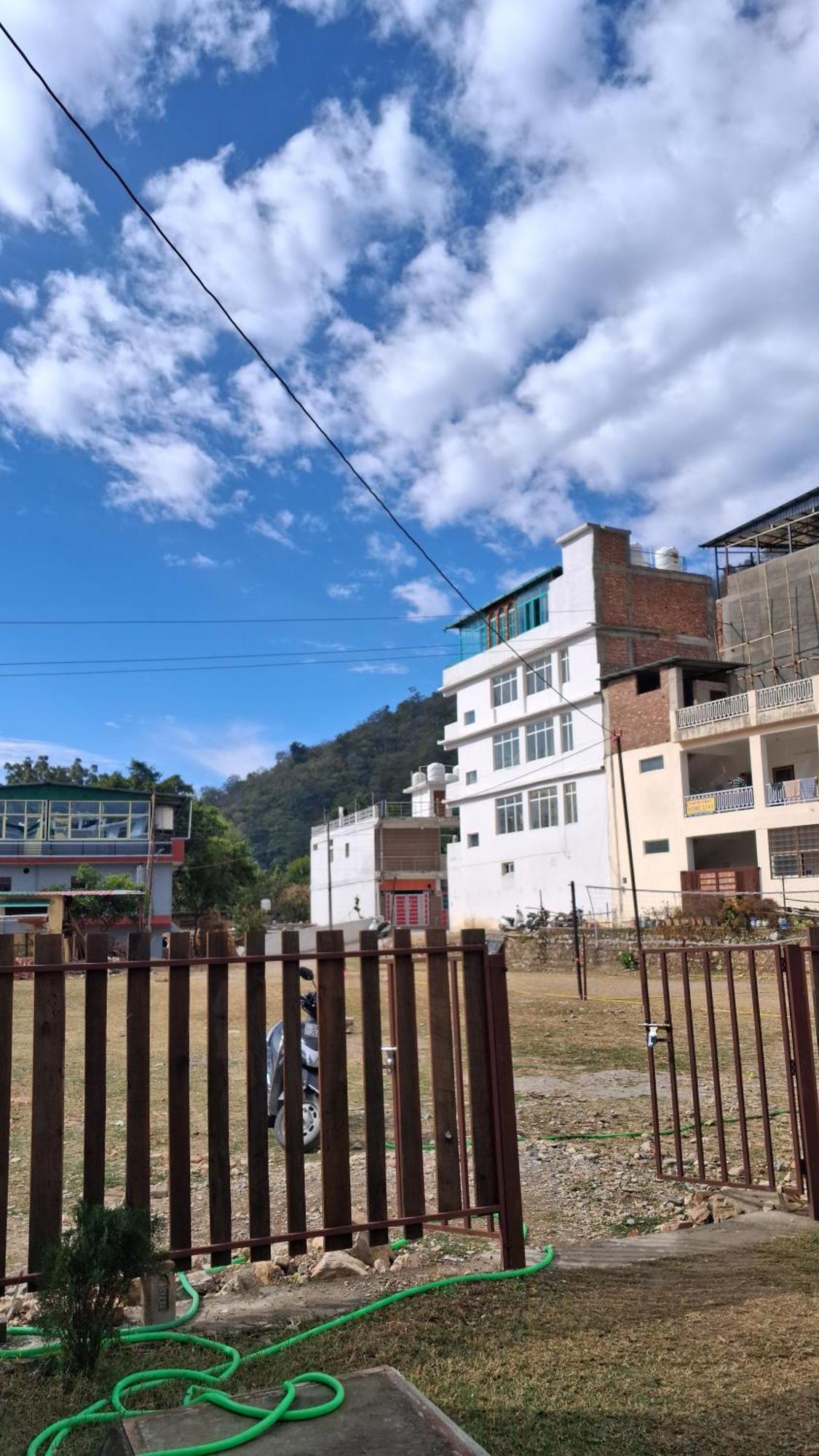Landlopers Hostel Rishikesh Ngoại thất bức ảnh