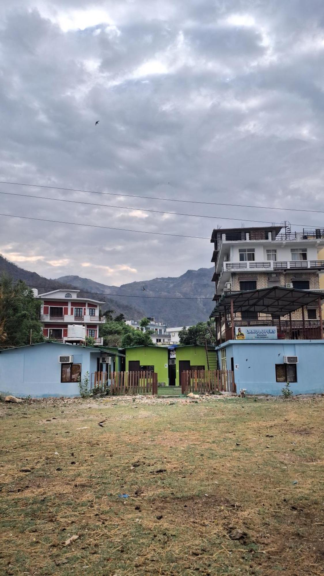 Landlopers Hostel Rishikesh Ngoại thất bức ảnh